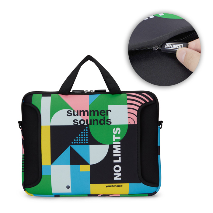 Pochette pour ordinateur portable en néoprène sublimé avec fermeture éclair.