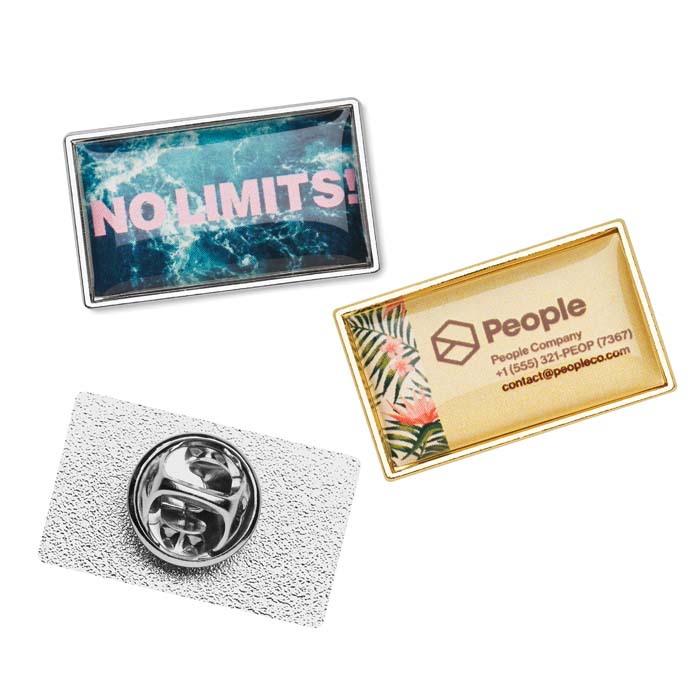 Pin's rectangulaire en métal avec doming