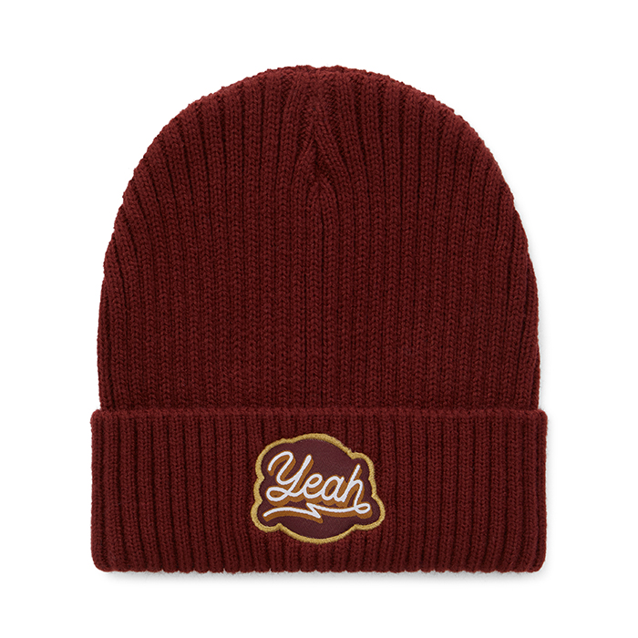 Bonnet classique en acrylique côtelé.