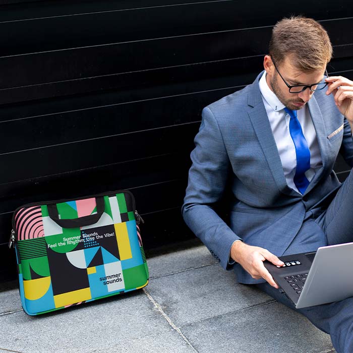 Pochette pour ordinateur portable en néoprène sublimé avec fermeture éclair. publicitaire personnalisé - vue 3