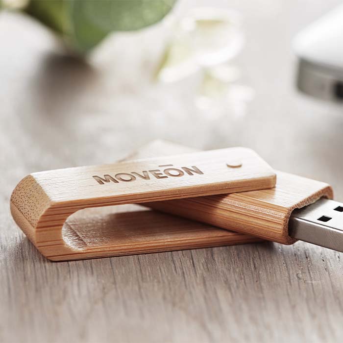 MO1202 Clé USB en bambou. Logo gravé sur 1 côté inclus. publicitaire personnalisé - vue 3