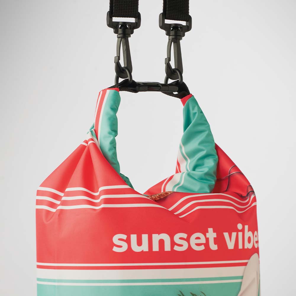 Sac étanche de 1,5 L en PET recyclé, avec sangle d’épaule en option. publicitaire personnalisé - vue 4