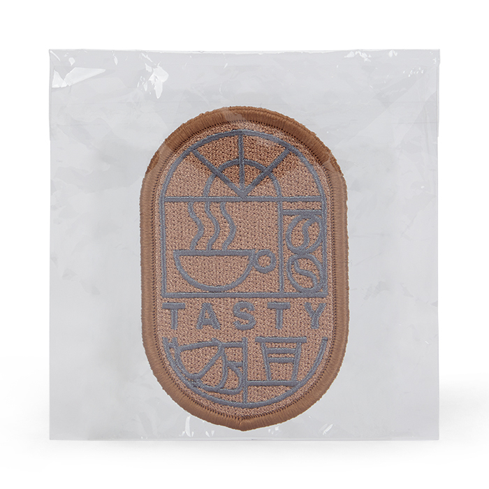 MPAT03 Écusson en polyester de forme personnalisée, avec bordure Merrow et logo tissé. publicitaire personnalisé - vue 6